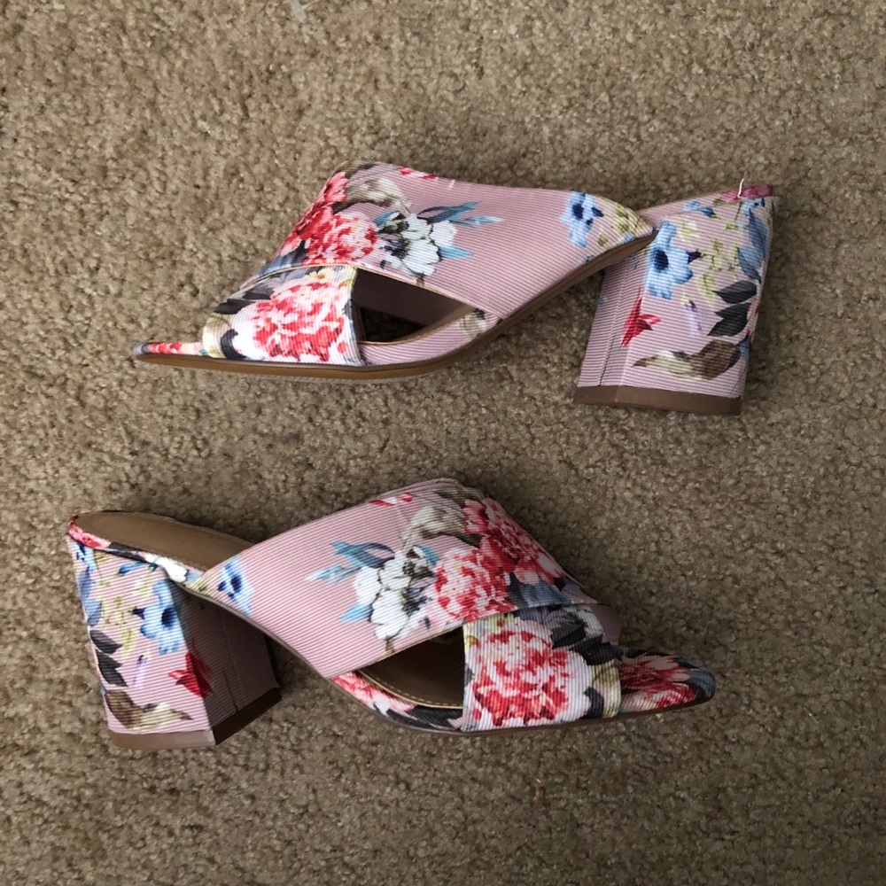 Apt. 9 Floral Heels